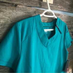 NWT Scrubletics Size Med Teal Scrub Shirt